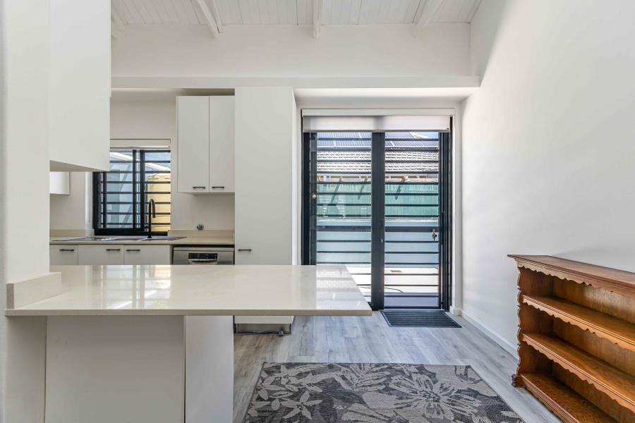 To Let 2 Bedroom Property for Rent in Sea Point Western Cape